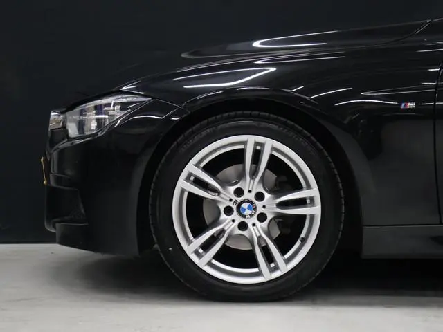 BMW 3-serie 320i Centennial High Executive [VOL LEDER, STOELVERWARMING, LED, NAVIGATIE, CRUISE CONTR...