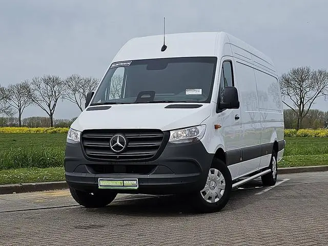 MERCEDES-BENZ ESPRINTER 320 300km wltp 81kwh