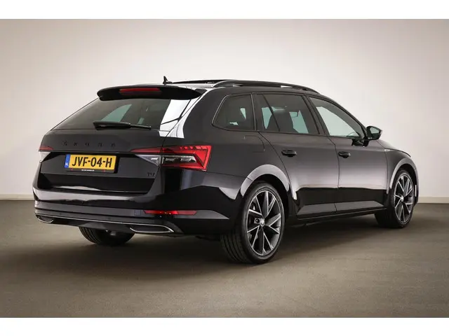 Skoda Superb Combi 1.4 TSI iV Business Edition | SOH 96% | VIRTUAL COCKPIT | STUURVERWARMING |  PANO...