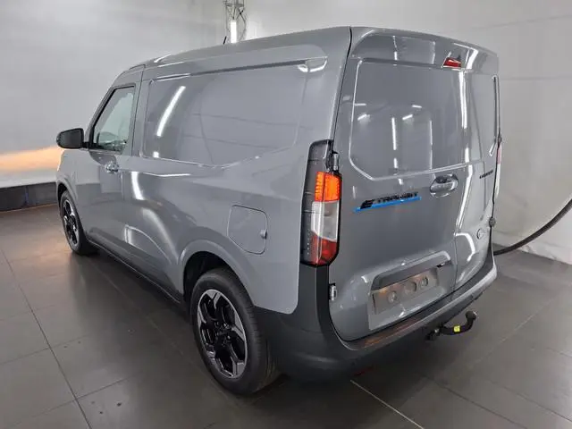 Ford E-Transit Courier