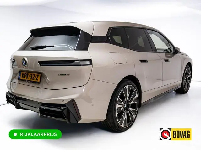 BMW iX xDrive45 101 kWh M-Sport | Pano | Elec. Trekhaak | Luchtvering | Verlichte gril | Stoelverw....