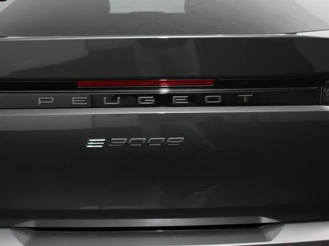 Peugeot e-3008