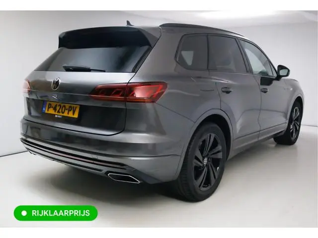 Volkswagen Touareg 3.0 TSi 4MOTION R-line 462 PK  | Panoramadak | Luchtvering | Leer | Travel Assist...