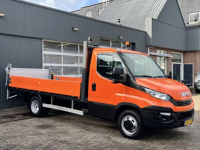 Iveco Daily 35C14 2.3 375 Laadklep 500kg Trekhaak 3500kg trekgewicht Airco 2-Persoons Open laadbak P...