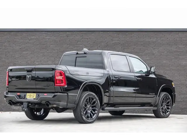 Dodge Ram 1500 3.0L 6-Cilinder High Output 548Pk 4x4 Crew Cab | Limited | Night Edition | Luchtverin...