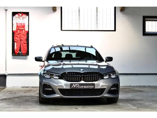 BMW 3-serie Touring 320i Executive Edition M Sport | Panoramadak | 19" | Trekhaak | 12 maanden garan...