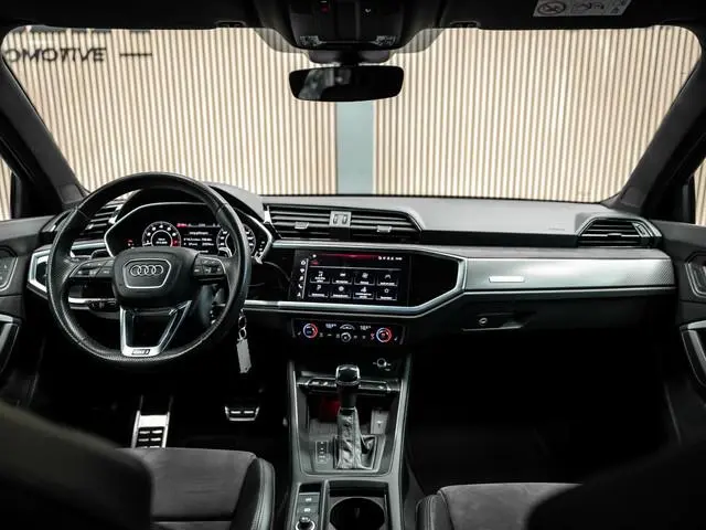 Audi RSQ3