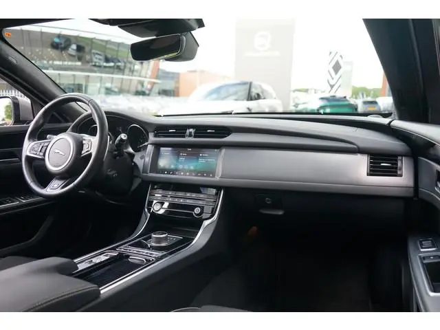 Jaguar XF Sportbrake 2.0t R-Sport | Panoramadak | Voorstoelen verwarmd |