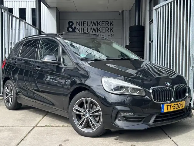 BMW 2-serie Active Tourer 218i High Executive | AUTOMAAT | PANO-DAK | LEDER | HEAD-UP DISPLAY | NAVI...