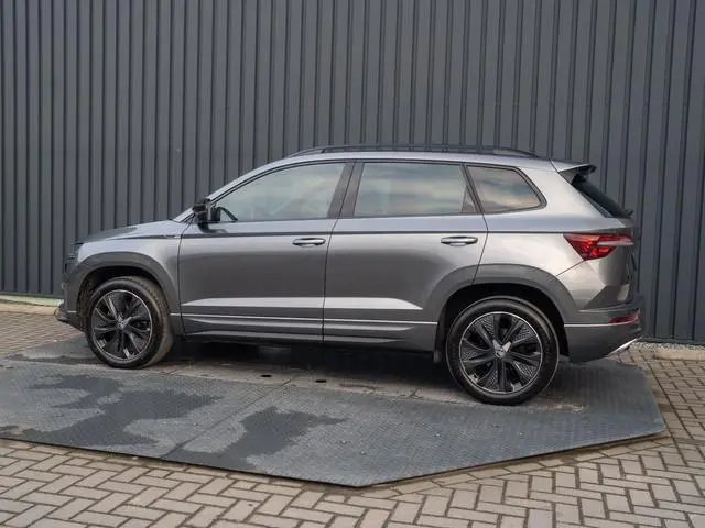 ŠKODA Karoq 1.5 TSI ACT Sportline Business | Elk. A-klep | Camera | Lane Assist | Stoel & Stuur verw...