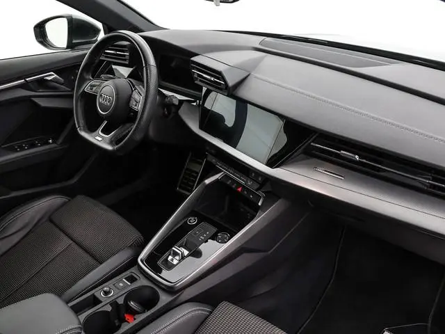Audi A3 Limousine 30 TFSI 110pk S-Tronic S Edition · Apple/Android Car Play · Parkeerassistent · Cru...