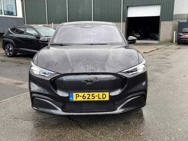 Ford Mustang Mach-E AWD 75 kWh SOH 95% |14.000KM!! VAN € 34.900,- VOOR € 31.877,- UW LENTEVOORDEEL €...
