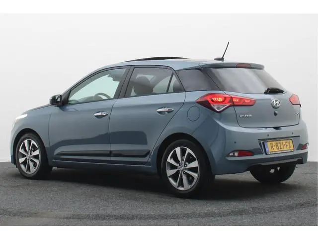 Hyundai i20 1.2 HP i-Motion Panoramadak, Leer, Keyless, Camera, Climate, PDC