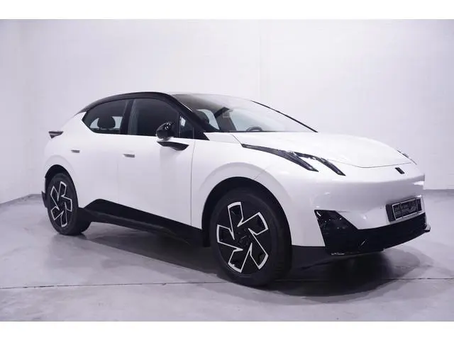 Lynk & Co 02