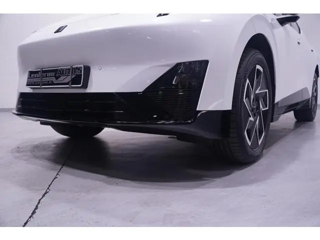 Lynk & Co 02