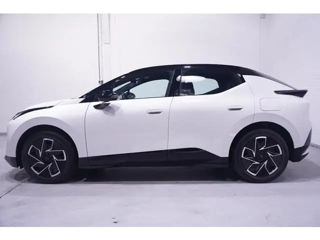 Lynk & Co 02