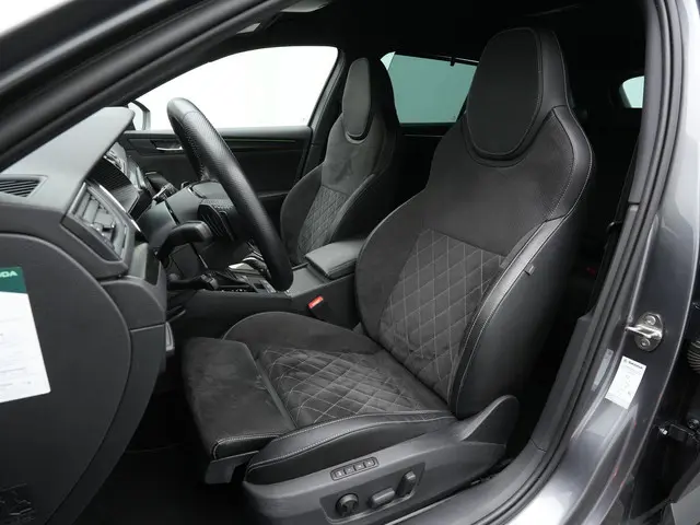 Skoda Superb 1.4 TSI iV 218 pk Sportline | Panoramadak | Trekhaak | Navigatie Columbus | Geheugensto...