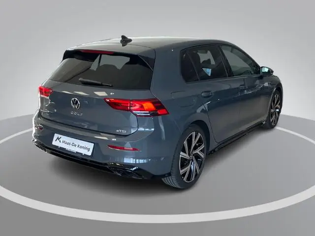 Volkswagen Golf 1.5eTSI/150PK R-Line DSG · Navigatie · Camera + Parkeersensoren · Apple/Android Car...