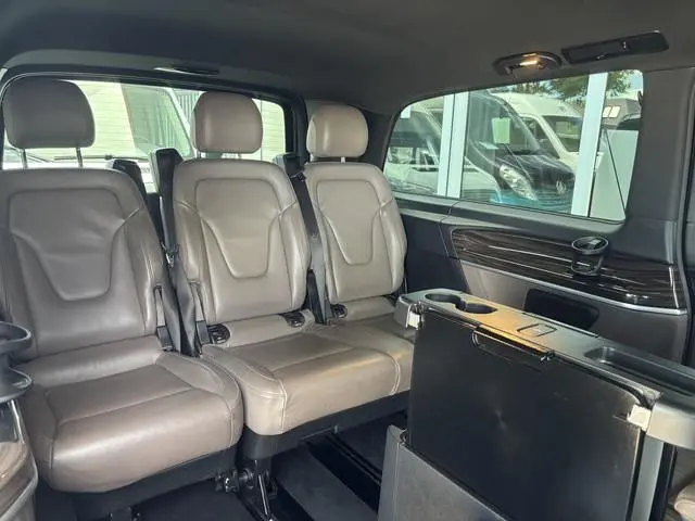 Mercedes-Benz V-klasse 250d Extra Lang Avantgarde Edition | VIP | AMG Pakket | Sport onderstel