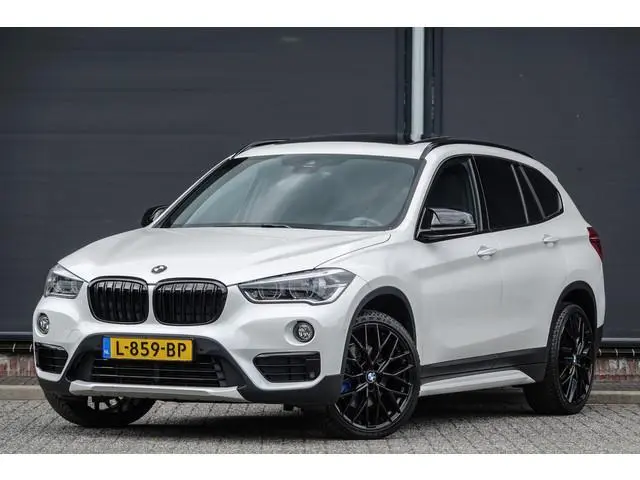 BMW X1 xDrive20d 190pk Aut. | High Executive | Shadowline | Panoramadak | Leder | Trekhaak  | 20'' |...