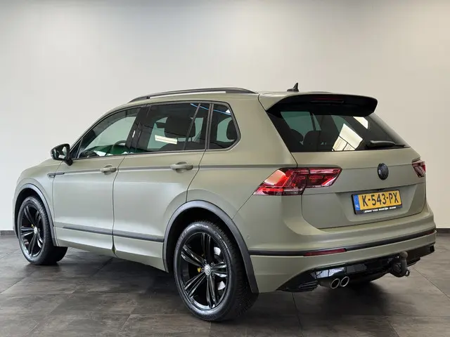 Volkswagen Tiguan 1.5 TSI ACT Highline Bns R-Line Trekhaak Unieke-Wrap Adaptive-Cruise ! 2e Paasdag...