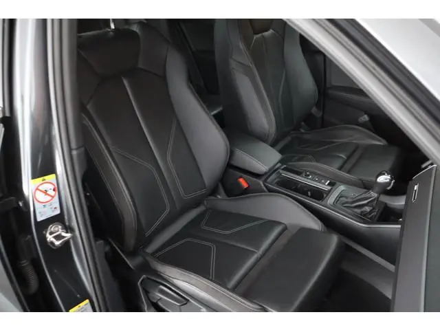 Audi Q3 Sportback 35 TFSI 150pk S Edition Trekhaak Leder Stoelverwarming Navigatie ACC 2x S-Line