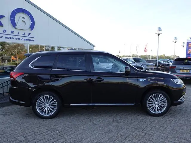 Mitsubishi Outlander 2.4 PHEV Intense+ H-LEER | SCHUIFDAK | TREKH. | STOEL + STUURVERW.