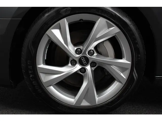 Audi A4 Avant 40 TFSI 204 pk S-tronic S Line Plus | Navigatie | Adaptive Cruise Control | Parkeersen...