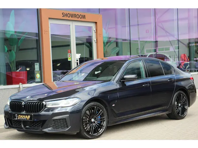 BMW 5-serie 545e xDrive M-Sport | Schuifdak | 360 | Head Up | ACC | El.Trekhaak