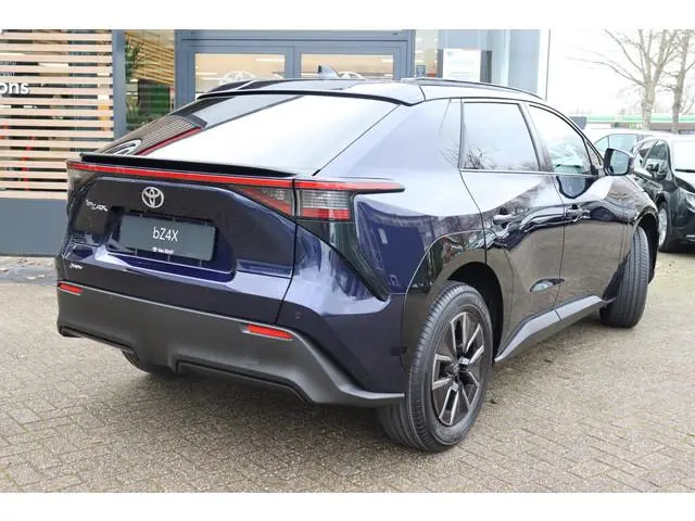 Toyota bZ4X Dynamic 73 kWh , Nieuw en direct leverbaar met €3.000,- inruilvoordeel