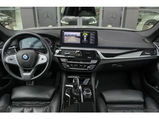 BMW 5-serie 520i 184pk M-sport Schuifdak *BTW* Comfortstoelen Individual Sfeerverlichting NLauto 1e...