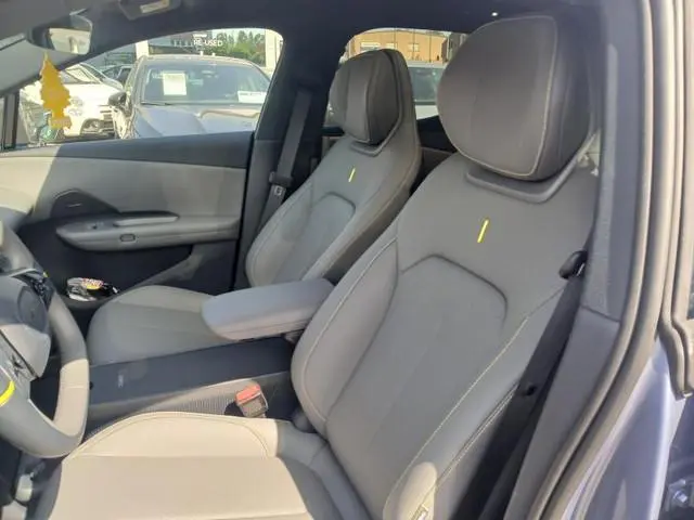 Lynk & Co 02