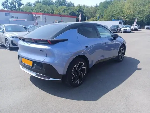 Lynk & Co 02