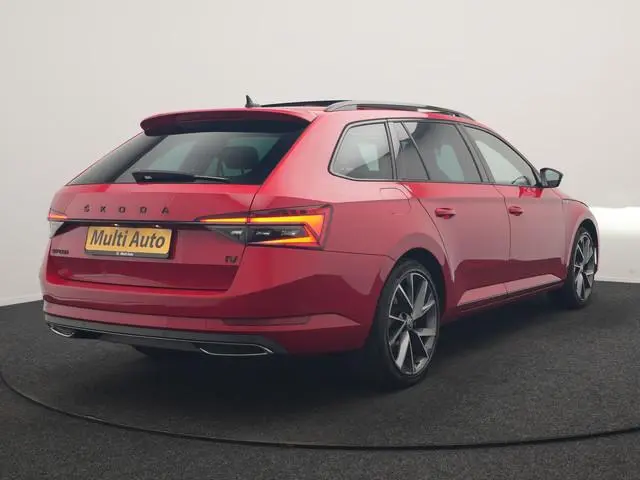 ŠKODA Superb Combi 1.4 TSI iV Sportline Business PHEV 218pk Dealer O.H. | Trekhaak Af Fabriek | Pano...