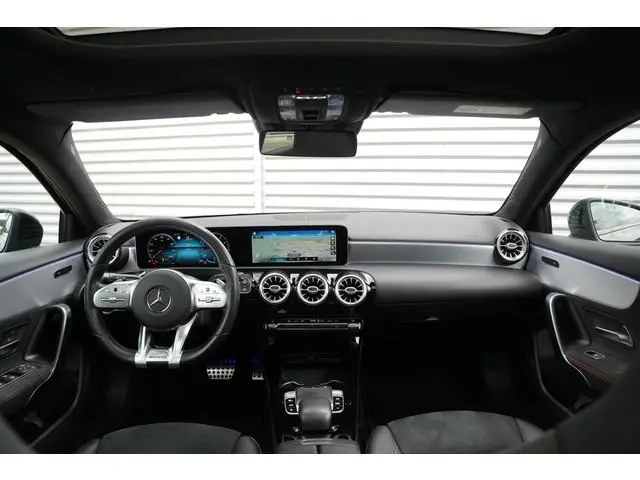 Mercedes-Benz A-klasse 220 Premium Plus AMG Panoramadak Widescreen Ambient