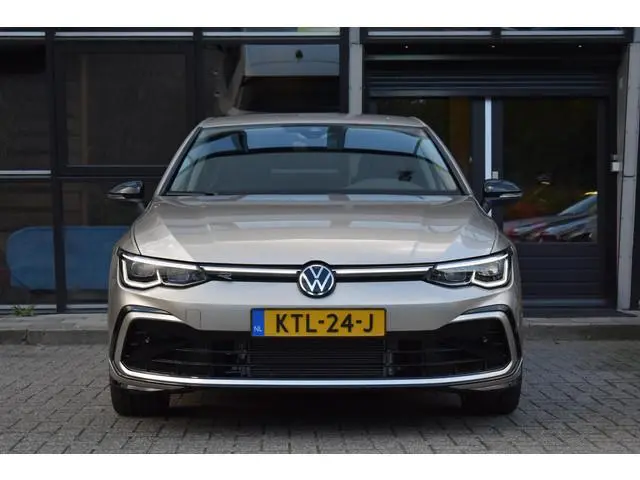 Volkswagen Golf 1.5 eTSI R-Line ACC DCC Carplay Camera Sfeer Trekhaak