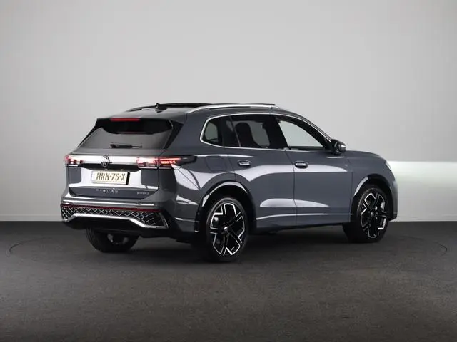 Volkswagen Tiguan 1.5 eHybrid R-Line Edition 204 PK PHEV | Panorama dak | Comfort pakket | Navigatie...