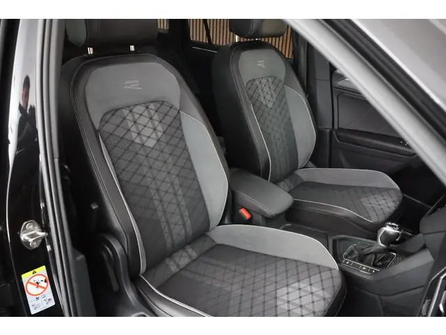 Volkswagen Tiguan 1.4 TSI 245pk eHybrid R-Line Business Black Style Trekhaak Panoramadak Stoelverwar...