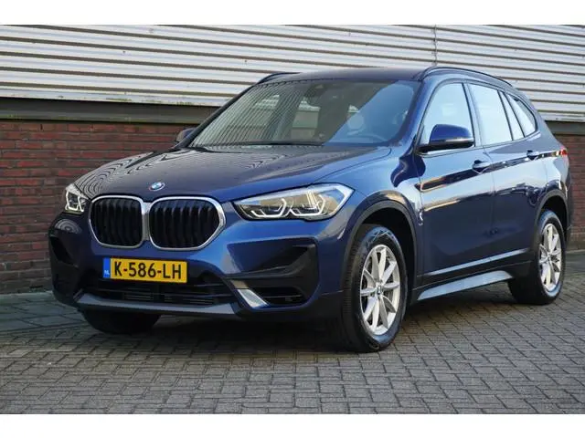 BMW X1 sDrive20i Executive Edition/Head-Up/Sportstoelen/ LED/Trekhaak.