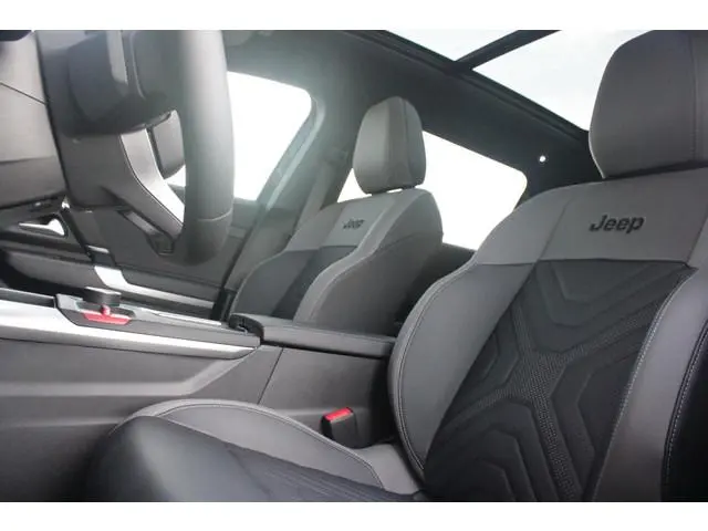 Jeep Compass 1.2 145PK e-Hybrid FIRST EDITION | PANORAMADAK: TWEEDELIG PANORAMISCH SCHUIF-/KANTELDAK...