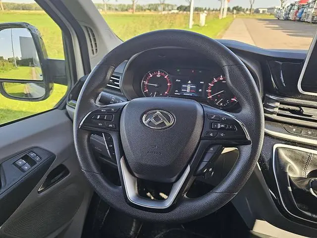 Maxus Deliver9