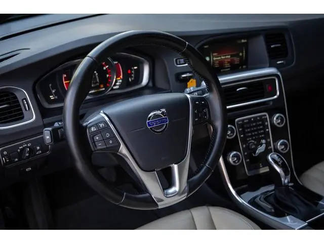 Volvo V60 2.0 T4 Summum , Schuif/Kanteldak, Memory, Leder, Camera, Trekhaak