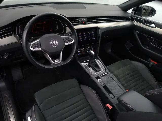 Volkswagen Passat Variant 1.5 TSI R-Line Business + Aut- Ergo Comfort, Panoramadak, Acc Cruise, Carp...