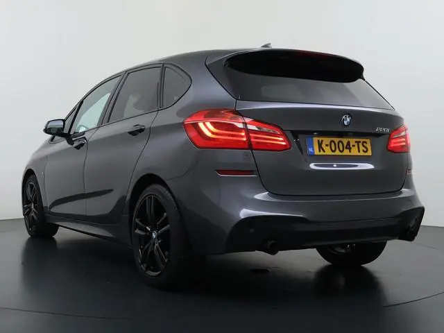 BMW 2-serie Active Tourer 220i High Executive M Pakket Trekhaak Camera Automaat