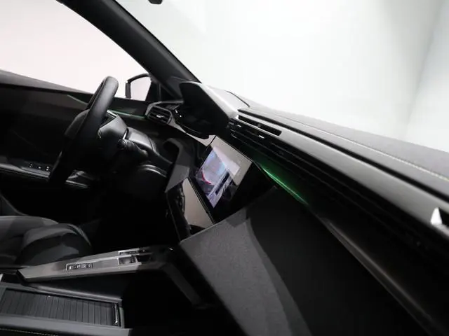 Peugeot e-308