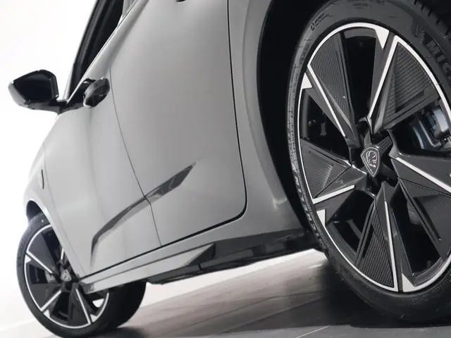 Peugeot e-308