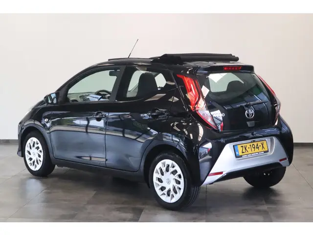 Toyota Aygo 1.0 VVT-i x-play limited Cabrio Carplay ! 2e Paasdag geopend van 12.00 tot 17:00u !