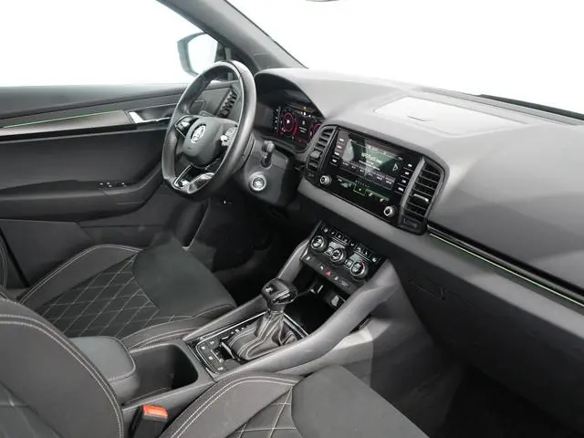 Skoda Karoq 1.5 TSI ACT Sportline Business | Pano | Zwenkhaak | Winterpakket | Camera | ACC |