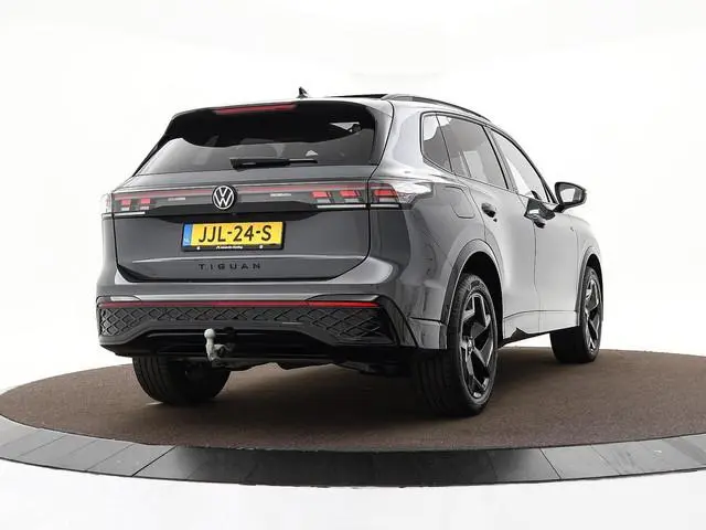Volkswagen Tiguan 1.5 eHybrid 272pk DSG R-Line Edition · Panoramadak · Inklap. Trekhaak · 360 Camera...