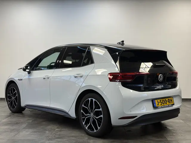 Volkswagen ID.3 First 58 kWh Trekhaak SOH 91% Adaptive-Cruise Full-led Navigatie ! 2e Paasdag geopen...